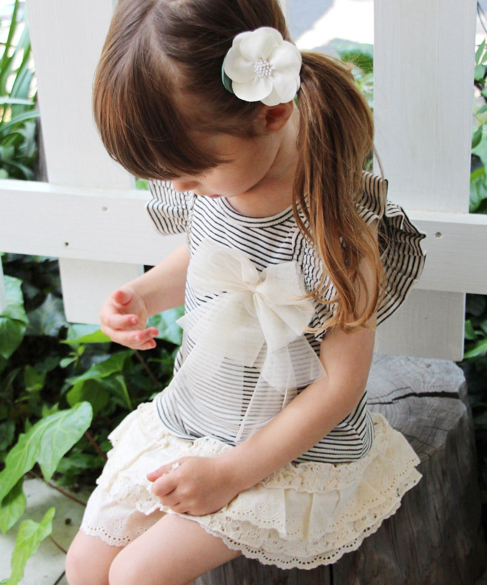 Pudding Shoulder ruffle T (with ribbon brooch)– Rora